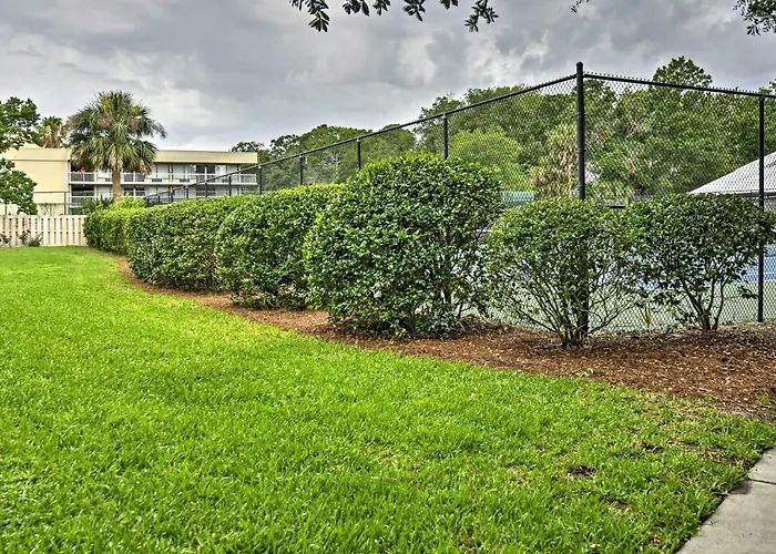 Hilton Head Villa With Balcony Walk To Beach!